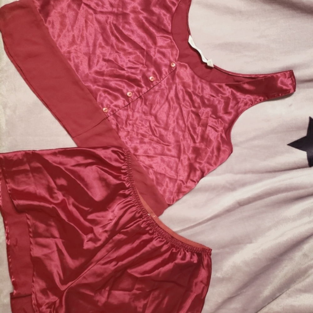 EUC Victoria's Secret sleep set Large